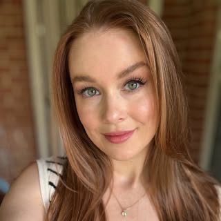 Leanna Decker official Instagram profile portrait